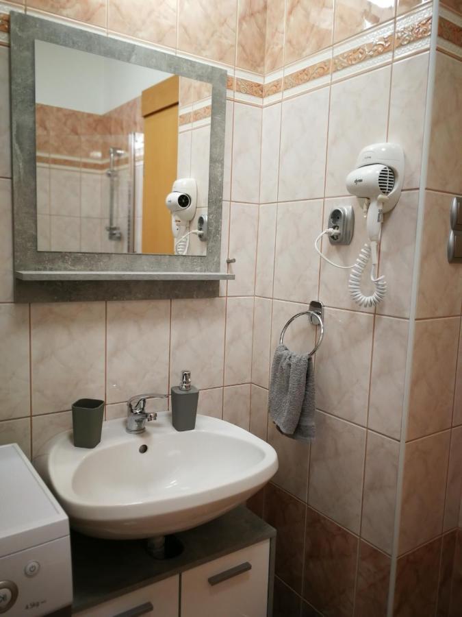 Voeroesmarty Apartman Miskolc - Belvaros - Downtown Buitenkant foto